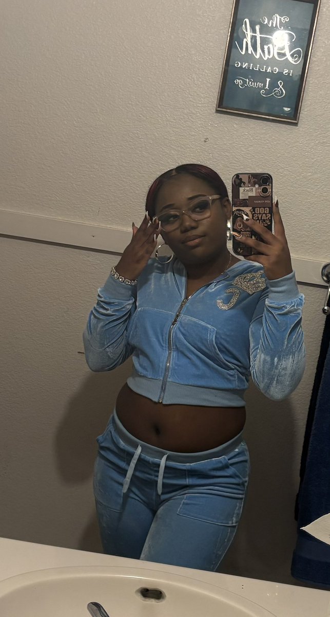 LILBIT_WORLD's tweet photo. First R&amp;B outing, so I had to show up looking like somebody’s favorite song. 💙🎶✨ https://t.co/8UPeh3iGLv