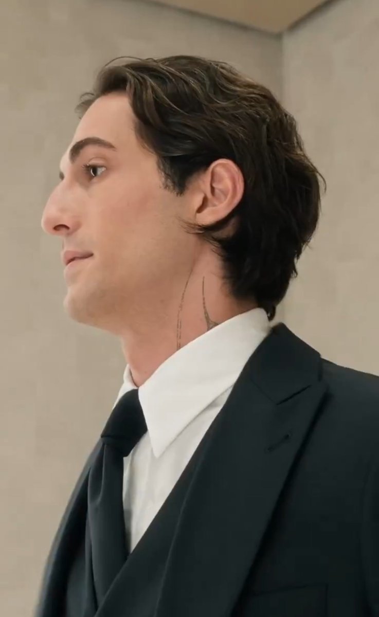 zittieangelis's tweet photo. THIS IS AN ACTUAL PRINCE 😭😭😭😭😭😭😭 https://t.co/3YWsk0KcGu