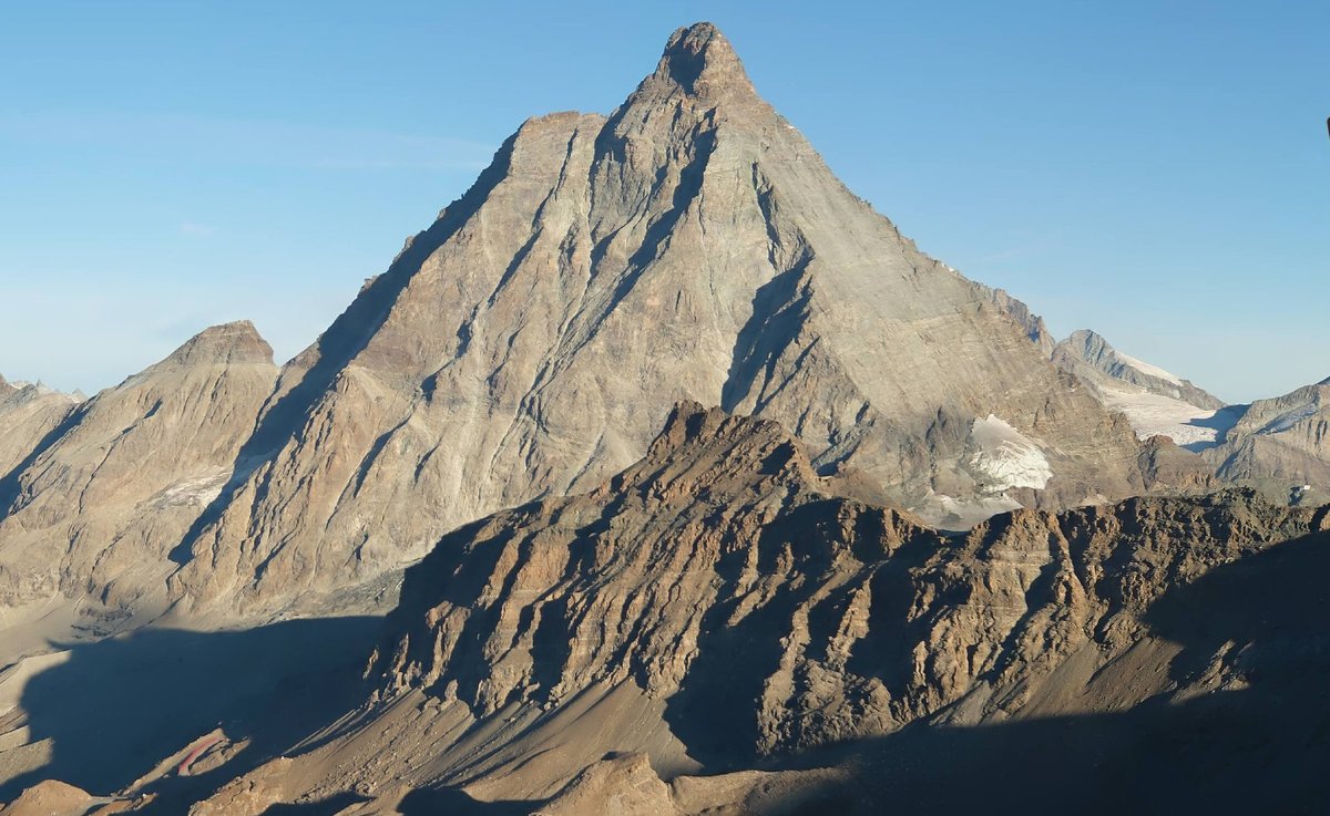 Alpenweerman's tweet photo. Zoek de verschillen #Matterhorn #Cervino vandaag en precies 1 jaar geleden https://t.co/a9D1L9OQqJ