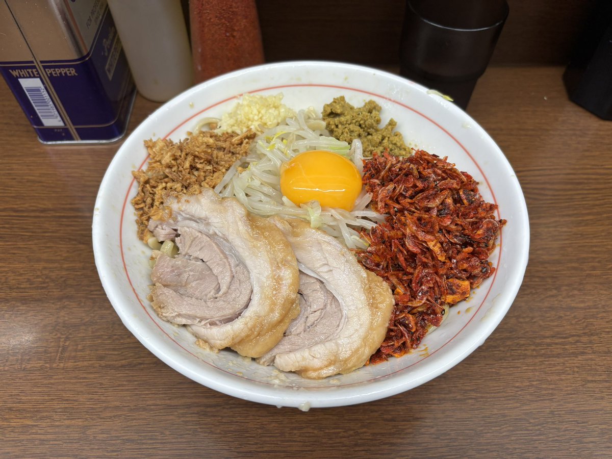 tinbin44's tweet photo. 海老っちょ辣油でいただく冷たい汁なし。満喫した！ #ラーメン二郎横浜関内店 #小ラーメン #冷たい汁なし #ニンニク https://t.co/JBxItJA6cC