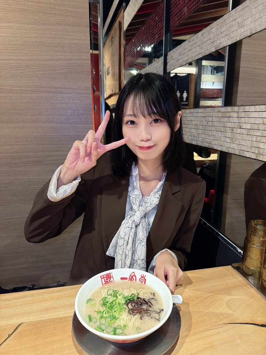 reia_hkt48's tweet photo. ｺｺちゃんとﾗｰﾒﾝ食べに行ってきた!!🍜🤍 https://t.co/R2DwImIgxZ