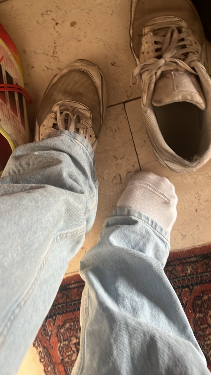 Leonherr19's tweet photo. Gehe jetzt neue kippen kaufen könnt mir ja direkt mal neues Geld zu kommen lassen ihr Loser💸😂

#cashmaster #master #cashmaster #alpha #moneydrain #blackmail #slave
#moneyslave #zahlsau #zahlsklave #findom #paypig #zahlschwein #payandgo #feetfetısh https://t.co/8IU3j2f18t