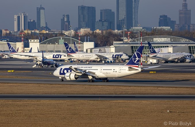 Lukasz_Malin's tweet photo. ✈️ ULC na razie nie zostanie przekształcony w Agencję Lotnictwa Cywilnego utrzymywaną z opłat wnoszonych przez pasażerów. Rząd postawił na bezpośrednie wsparcie z budżetu.
Prezes @ULC_GOV_PL jednak za postulowanymi zmianami.
Więcej: https://t.co/5nPWamXSHn
#lotnictwo #ULC https://t.co/1yqOSTcuHd