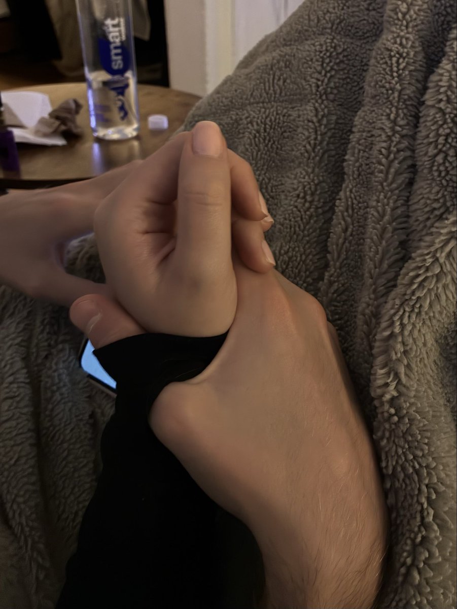 strwbryblndscr's tweet photo. Intended use of the thumb hole in my sleeve https://t.co/YCW4POBaFF
