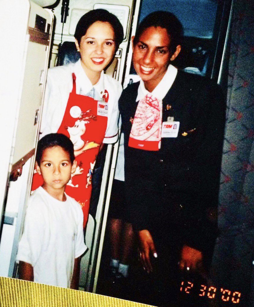 JohnnyAviation's tweet photo. Esse foi meu primeiro voo aos aos 4 anos de idade. Um Congonhas-Brasilia no Fokker 100 da TAM em 30/12/00.

Minha mãe não sabia, mas ela tinha acabo de moldar toda a minha vida na aviação por conta exatamente desse voo. 

26 anos depois, eu continuo só pensando em aviões! ￼✈️ https://t.co/pNv8g0CAhh