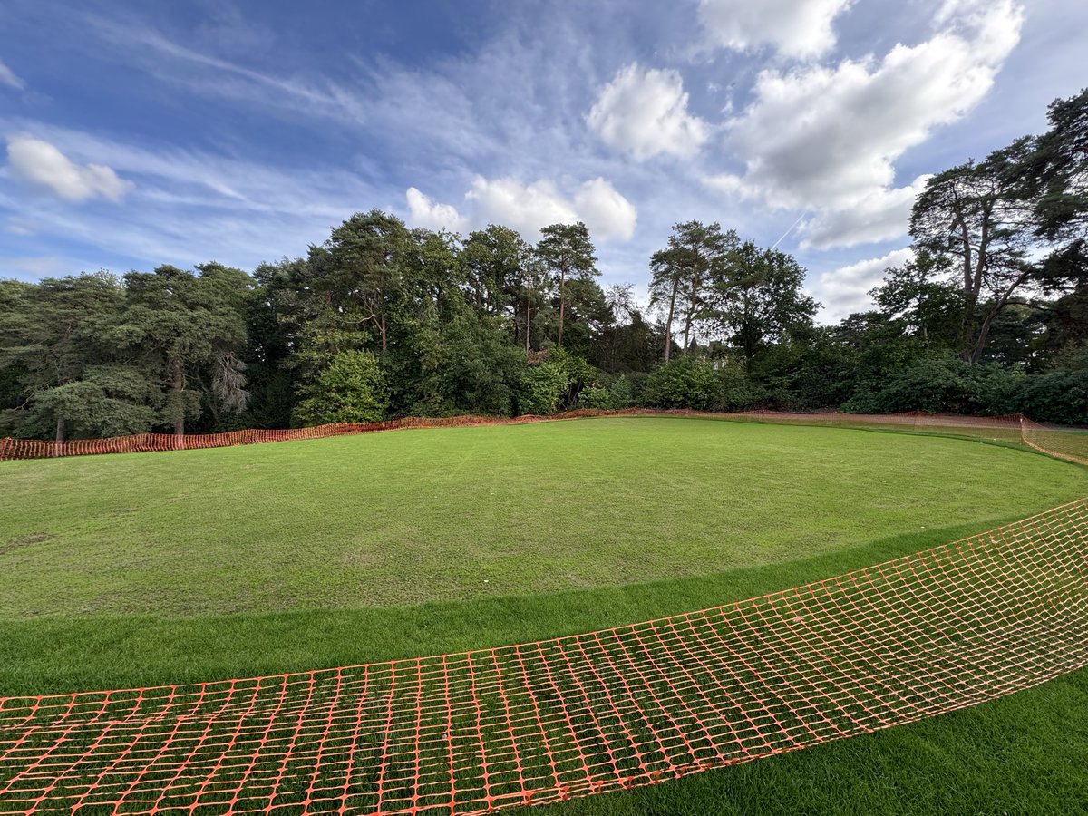 AndyEwence's tweet photo. 12 days on from the first green having cores and seed put down. Lets hope for a warm October &amp; November  🙌 @StGeorgesHillGC @Turfgrass_Golf @bschneider126 @BlinderBunker @CunninGolf @mosergolf https://t.co/Ftklmnfzr2