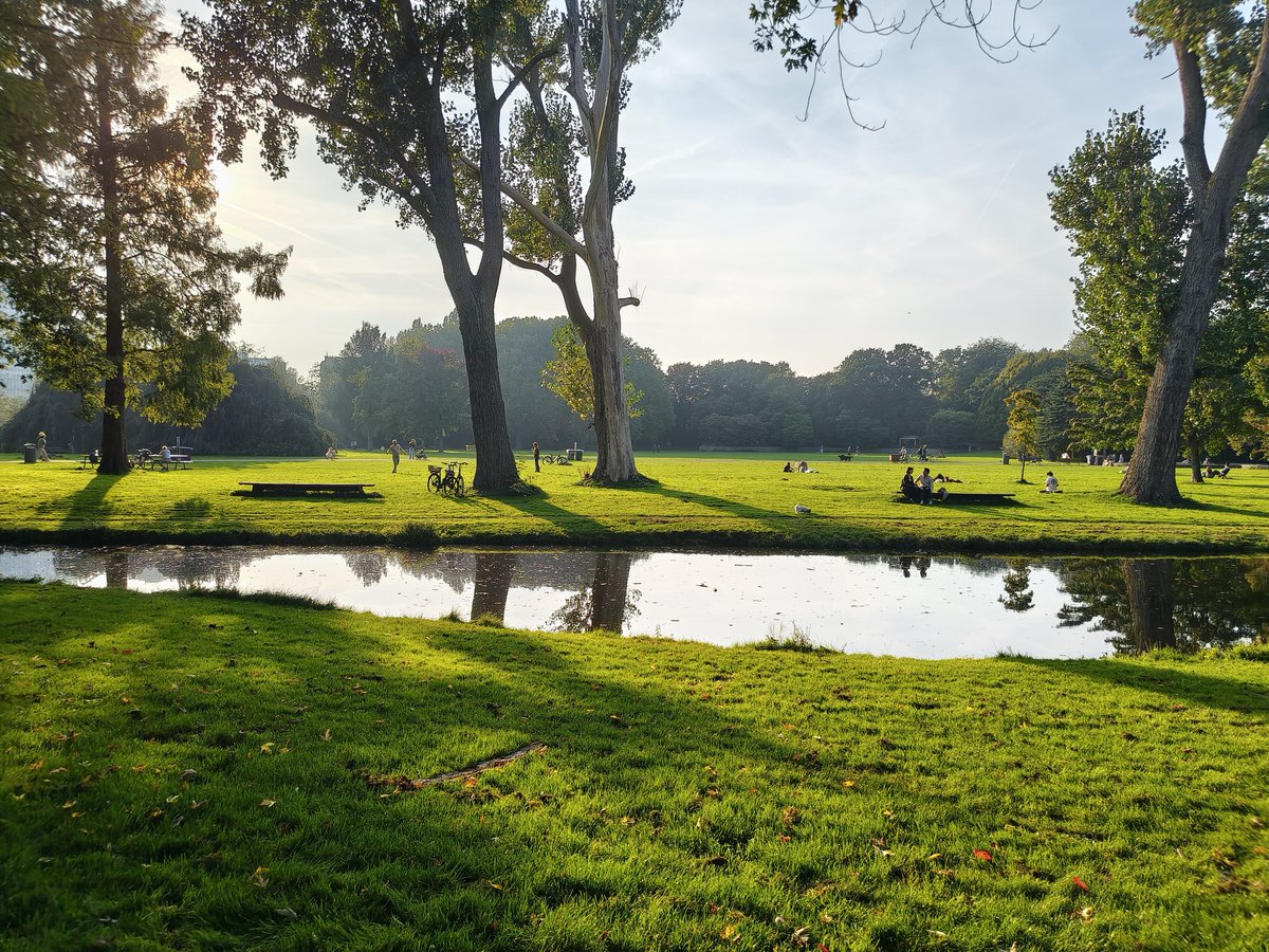 DittrichBoris's tweet photo. In het Amsterdamse Beatrixpark op een zonnige zondagmiddag in september. https://t.co/cHocr3nfr7