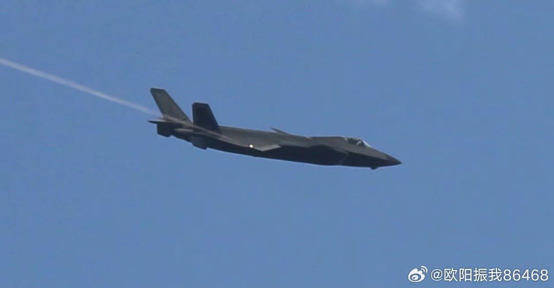 RupprechtDeino's tweet photo. Again an operational grey J-20A spotted - without the serial number visible - posted by @欧阳振我86468. https://t.co/AyUSWqEiW7