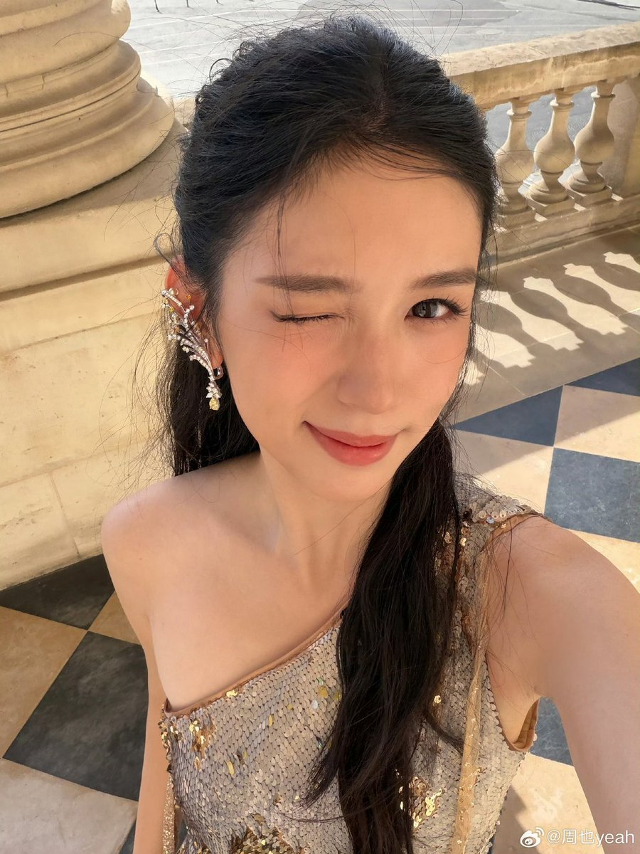 lulin37's tweet photo. ที่ไปฝึกเซลฟี่มาไม่สูญเปล่าเด้อ ยัยโจวเค้ามีพัฒนาการ55555555 https://t.co/79tZuLy1Dz
