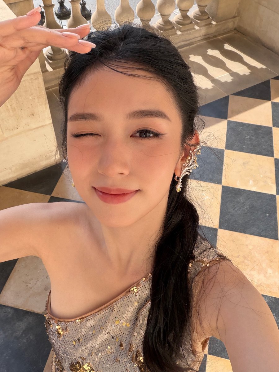 lulin37's tweet photo. ที่ไปฝึกเซลฟี่มาไม่สูญเปล่าเด้อ ยัยโจวเค้ามีพัฒนาการ55555555 https://t.co/79tZuLy1Dz