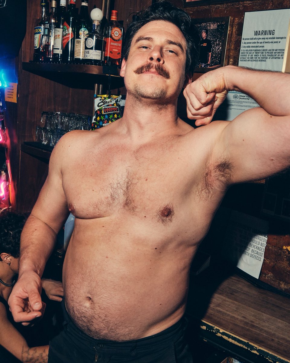 JohnLagucki's tweet photo. Big bro behind the bar
@NateKlingenberg https://t.co/mCwpHHPASg