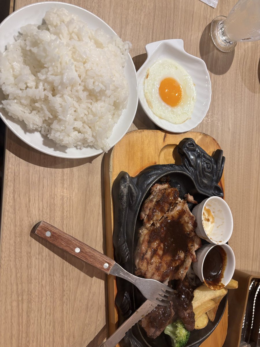 datsushoshaman's tweet photo. 9/28
胸トレと肉
仕事後の筋トレはしんどいけど痺れる
最高な1日に感謝
デカくなろう
#筋トレ
#男磨き https://t.co/IWOjhrfYUn