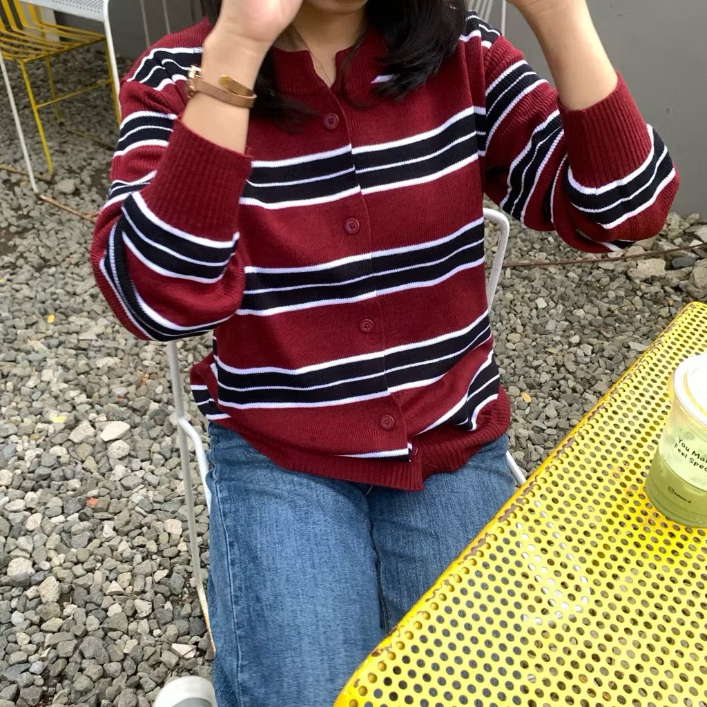squieshye's tweet photo. ini dia definisi hidden gem 😭 nemu toko cardigan yang masih aman di kantong karjimut, modelnya jg wearable banget buat daily https://t.co/VFf8wM3cho
