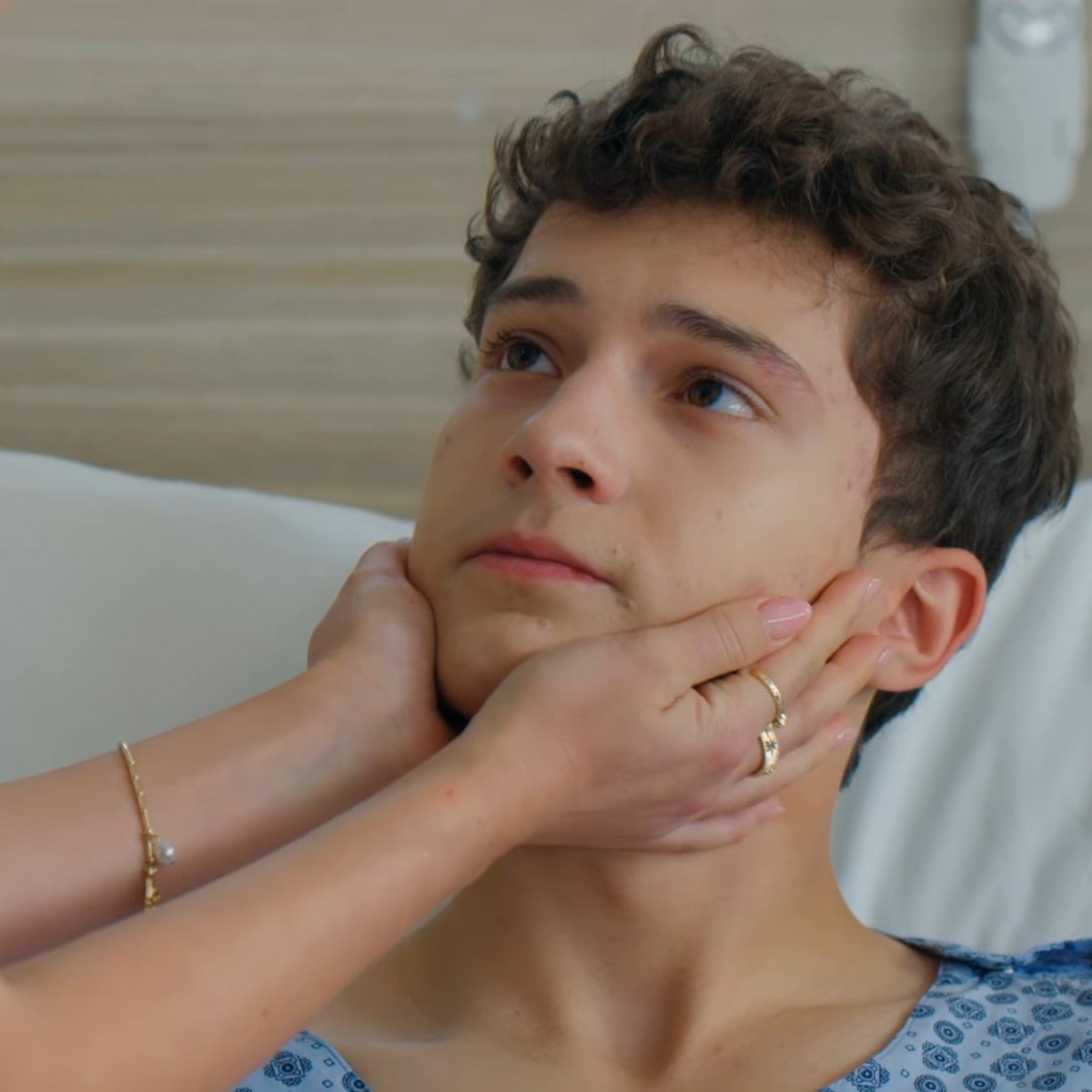 izzyvibe7's tweet photo. anasının ve babasının katillerinin kızıyla anasını babasını öldürdüğünü bilmesine rağmen aşk yaşaması şaka yapmıyorum midem kalktı https://t.co/1RRtBzRKcS
