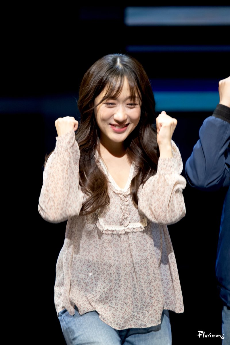 florimong1's tweet photo. 20260910
#디어에반핸슨
#컷콜데이 
#강지혜 #조이
작고 귀여운 손 소중하다~♡ https://t.co/X7wbGiONuF