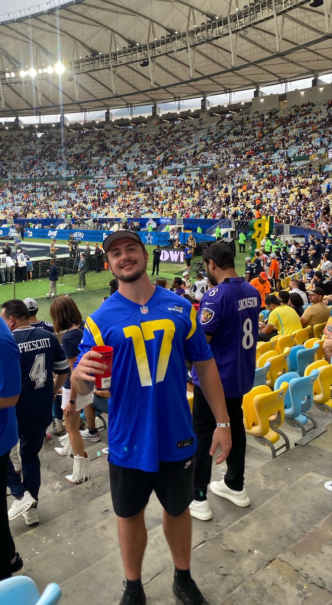 GabrielZoboli's tweet photo. Realizando um sonho. #NFL #RioGame #RamsHouse https://t.co/XaOhRZaZIr