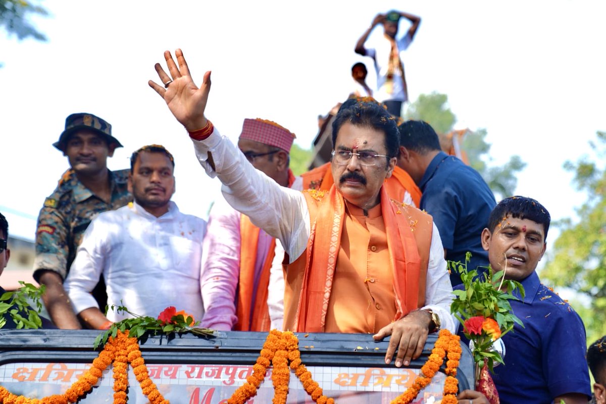 sanjay_saraogi's tweet photo. बांका में प्रथम आगमन पर अमरपुर विधानसभा क्षेत्र के गंगापुर गढ़ेल सहित विभिन्न स्थानों पर माननीय विधायक श्री कुमार प्रणय जी, श्री पूरन लाल टुडू जी, पार्टी के पदाधिकारियों एवं कार्यकर्ताओं ने स्वागत किया।

इस स्नेह और सम्मान के लिए सभी का हृदय से आभार। https://t.co/P0EuIFrdge