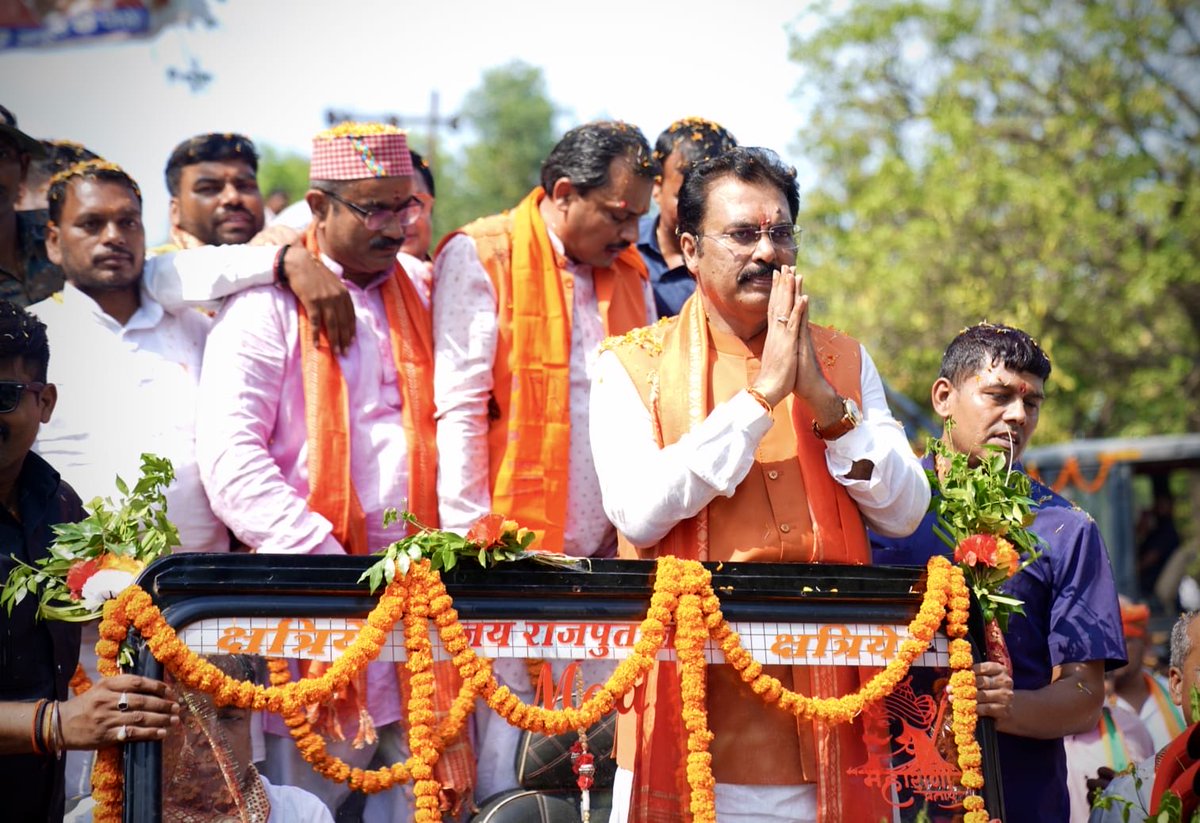 sanjay_saraogi's tweet photo. बांका में प्रथम आगमन पर अमरपुर विधानसभा क्षेत्र के गंगापुर गढ़ेल सहित विभिन्न स्थानों पर माननीय विधायक श्री कुमार प्रणय जी, श्री पूरन लाल टुडू जी, पार्टी के पदाधिकारियों एवं कार्यकर्ताओं ने स्वागत किया।

इस स्नेह और सम्मान के लिए सभी का हृदय से आभार। https://t.co/P0EuIFrdge