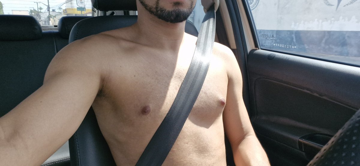 UberGaymer_'s tweet photo. Alguém precisando de um Uber aí? 😏 https://t.co/8KjU8I45AL