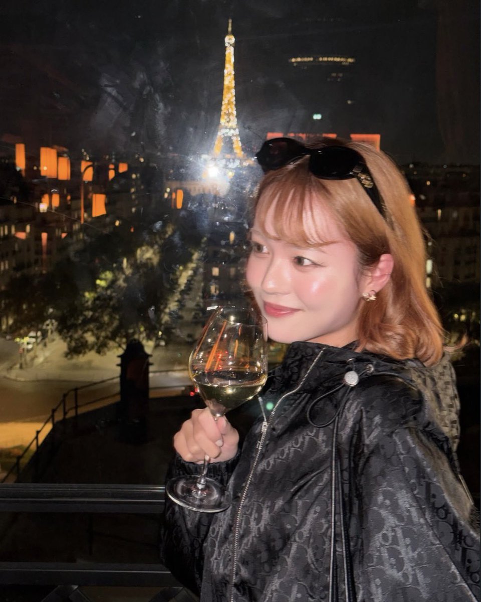 cosmicxgals's tweet photo. JURIA FOR DIOR OMG HER FASHION WEEK DEBUTTTT https://t.co/6KMAJOdmpQ