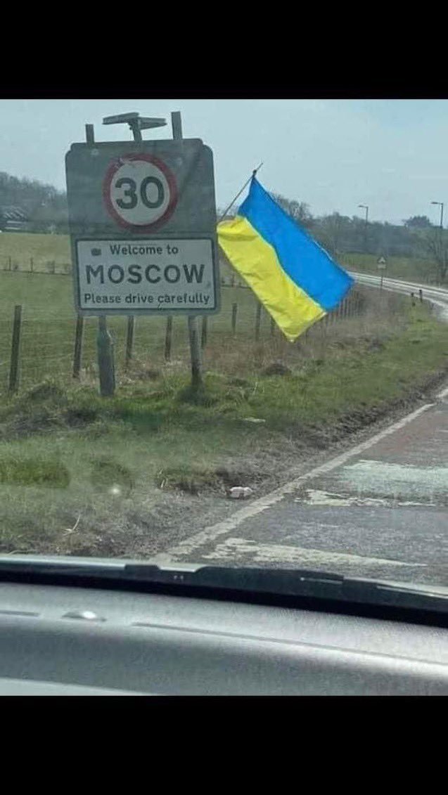 CARGO200uk's tweet photo. There is a tiny hamlet named Moscow located in East Ayrshire, Scotland,
The locals decided to do a bit of  trolling https://t.co/yGRA5LBles