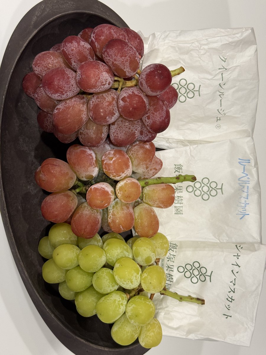 blackmonblanc's tweet photo. 全部美味しい
特にルージュが美味しい
ルーベルはプルプル
シャインは若干皮が厚めな気がする https://t.co/3by7cGWO0D