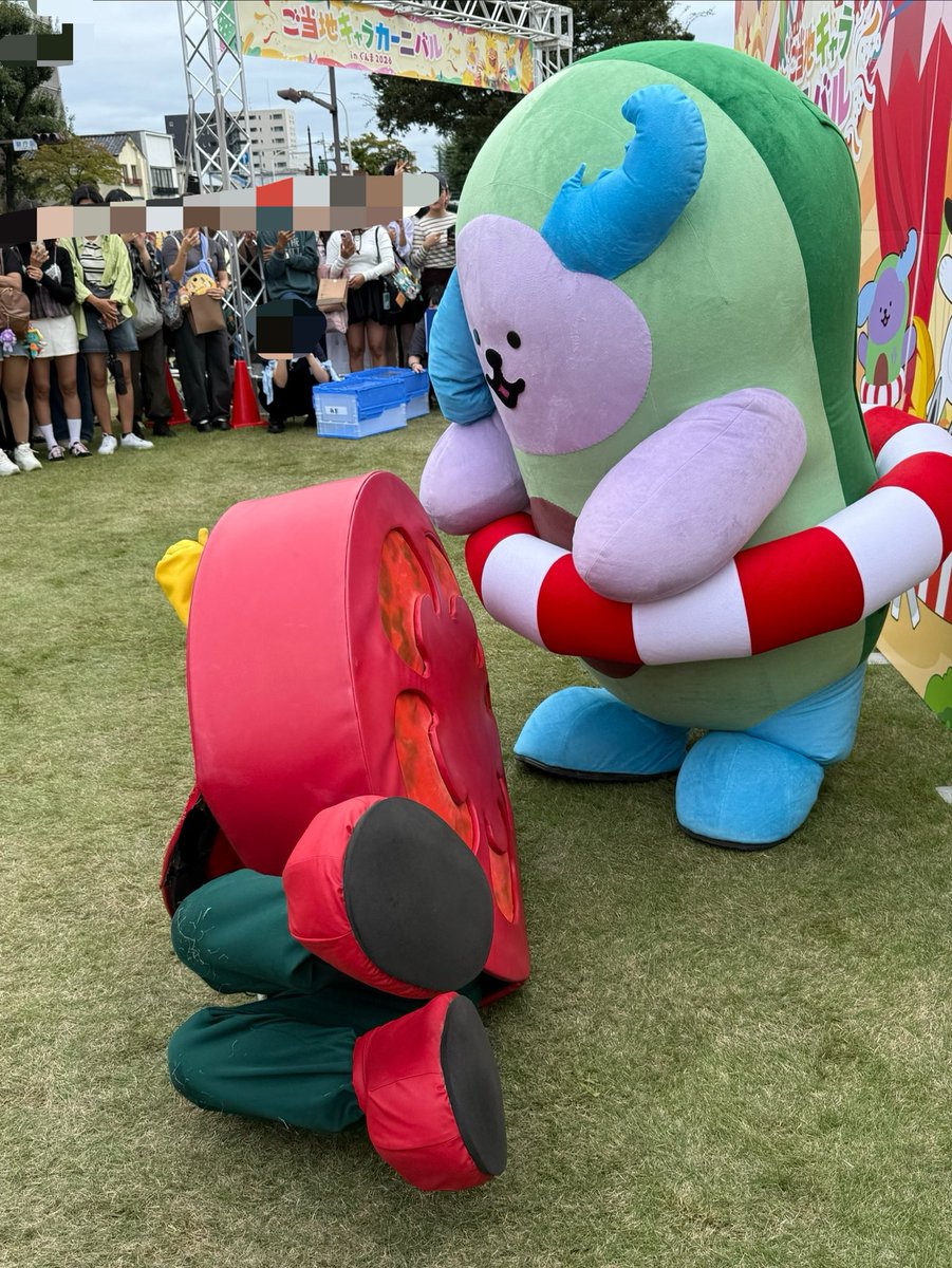 ricopin4649's tweet photo. アボシャン、ブースがお隣だったトマから一緒に遊べて楽しかったトマァ〜🍅

#ご当地キャラカーニバル
#AVOCEAN https://t.co/vFaqITuQ7q