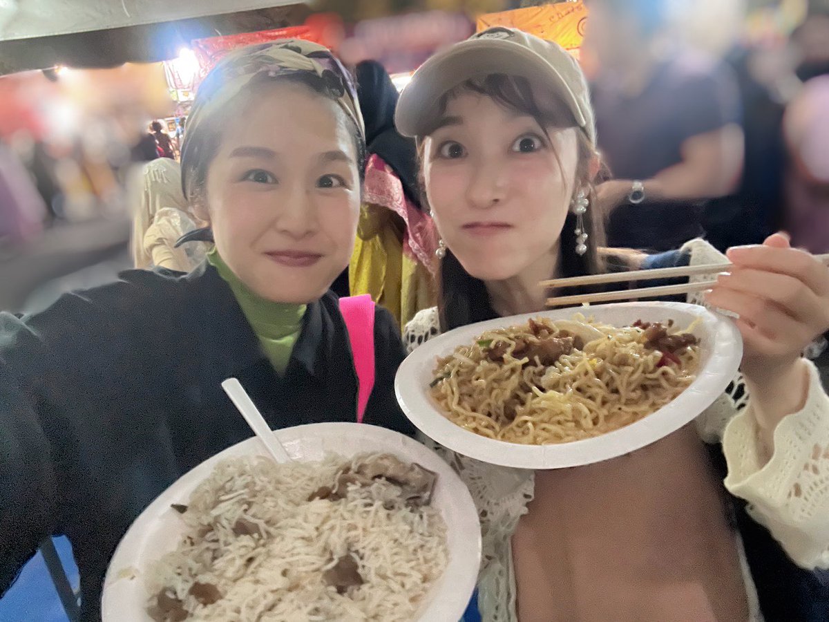 tomoe_furusawa's tweet photo. 慶子さんとインドフェスに行きまして🇮🇳

全部とっても美味しかったのですが、
この！白い炊き込みご飯が美味しすぎて！！！！
マトンプラオ と言うらしいです。

ビリヤニの次はこれが流行るぞきっと🍛🧐 https://t.co/NwofxwuIJ8