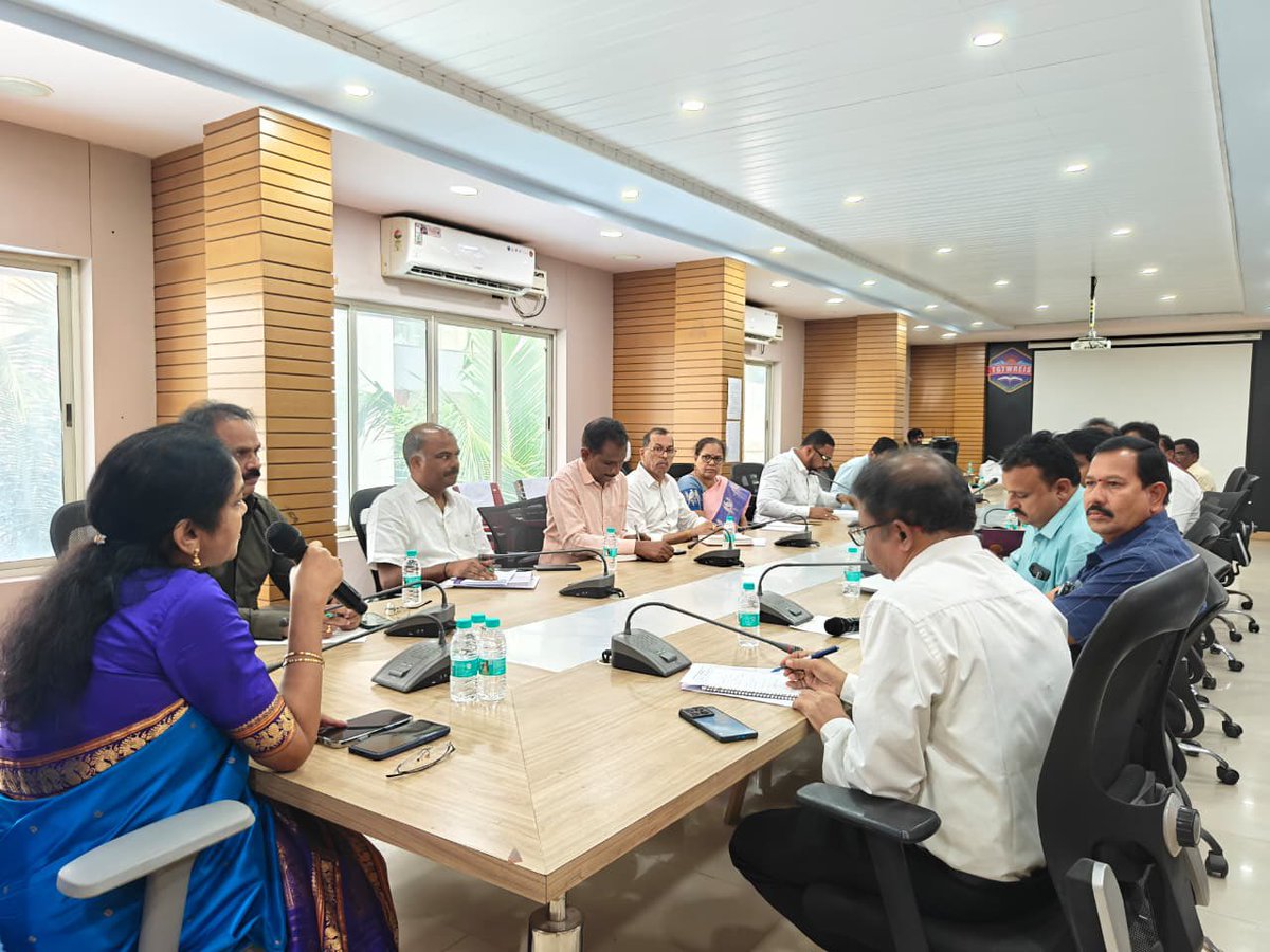 TGTWREI_Society's tweet photo. Review Meeting with TGTWREI Unions

📍 KB Conference Hall, TGTWREIS Head Office, Hyderabad

A Review Meeting with the TGTWREI Unions was conducted under the guidance of the Secretary, TGTWREIS, at the KB Conference Hall, TGTWREI Head Office, Hyderabad.

The meeting focused on discussing key issues, challenges and various matters related to the welfare of the staff and effective functioning of the institutions.

 The Secretary interacted with the Union representatives, reviewed the concerns raised, and discussed appropriate measures for addressing the issues and strengthening the overall functioning of TGTWREIS