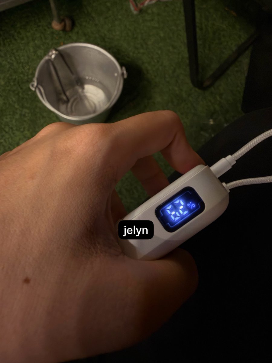 inxjupit's tweet photo. นางใช้ได้เยอะอยู่นะคะ เราชาร์จแบบเสียบสายมันเร็ว 22.5W ถ้า magnetic 15W ชาร์จจาก 30% ขึ้นมา 90% แบตยังเหลืออีก 62% น้องเหมือนหนา แต่เบา ขนาดพอดีกับทรศ โอเคมากๆ https://t.co/Q91dITy61D #ป้ายยา #shopee #vinko #iphone18pro https://t.co/LGtnhVmYGw