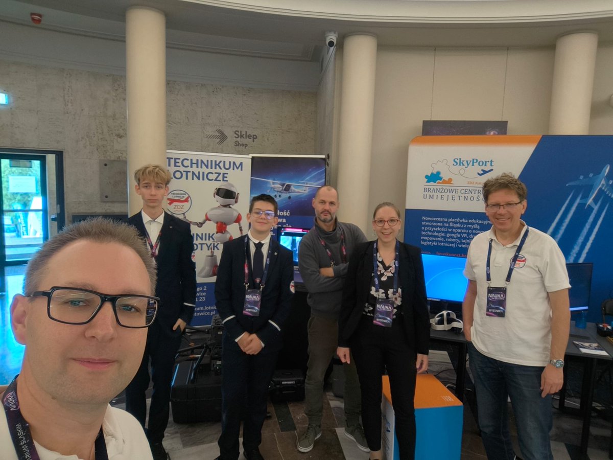 BCUSkyPort's tweet photo. 🔬🚀 Za nami intensywne dni pełne wydarzeń, spotkań i nauki! Wracamy wspomnieniami do soboty i festiwalu „Nauka da się lubić” w Planetarium Śląskim. 

🌌 Opowiadaliśmy o nowych technologiach i ich wykorzystaniu w edukacji. 🤖✈️ #BCUSkyPort https://t.co/d10KwkIfqd