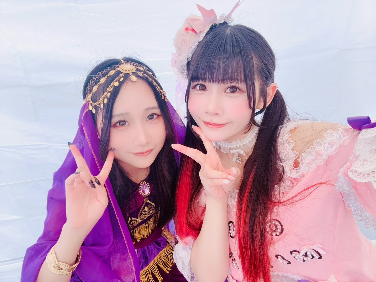 miyuicc02's tweet photo. 昨日たたら祭りにて久々mimiYuさんに会えました!
何年ぶりかな?
相変わらず歌上手くて聴けて嬉しかったです!
帰るときにもお話が沢山できてありがとうございます!
お互いにソロ活動を頑張りましょう♪
#mimiYu
#桜音みゆぃ♪ https://t.co/C7ftEjZtMu