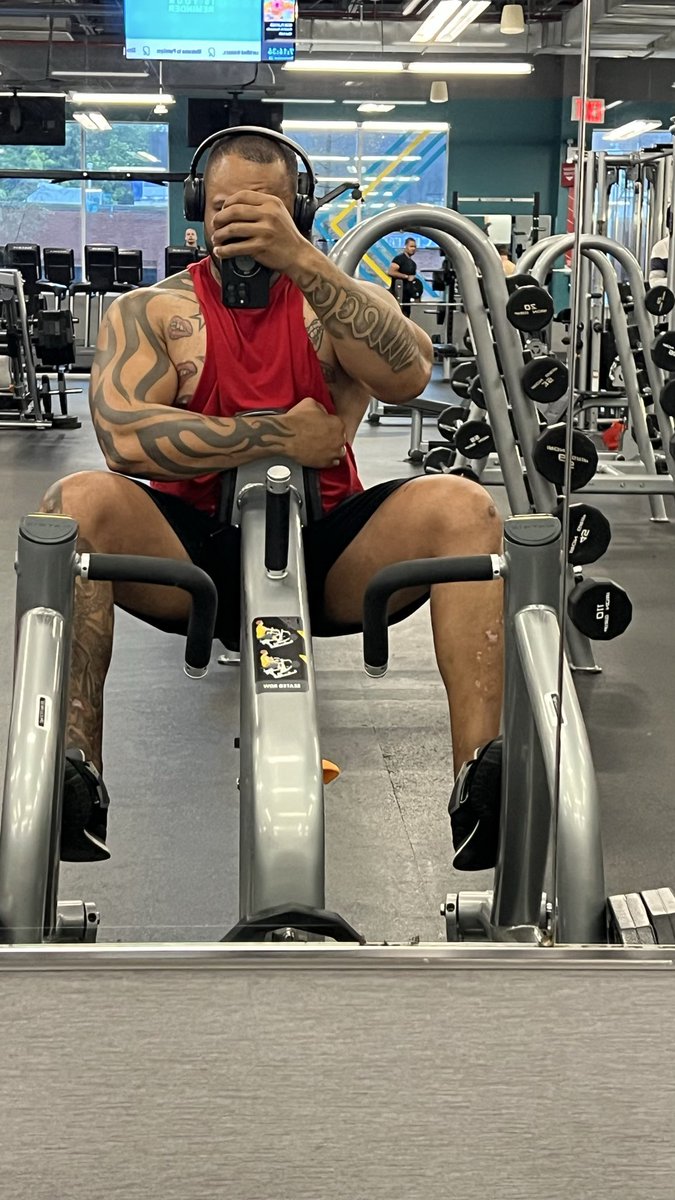 Villega2283's tweet photo. ⏰ 7:00 🕖 AM — TODO POR HOY 🔥

Desde las 3:00 🕒 AM hasta las 7:00 🕖 AM.
Espalda &amp; pecho en polea, trabajando con disciplina y llevándolo al límite. 💪🏽

Entrenamiento terminado. Otro día cumplido. Sin excusas. 🔥🏋🏽‍♂️ https://t.co/If4ur0yBl4