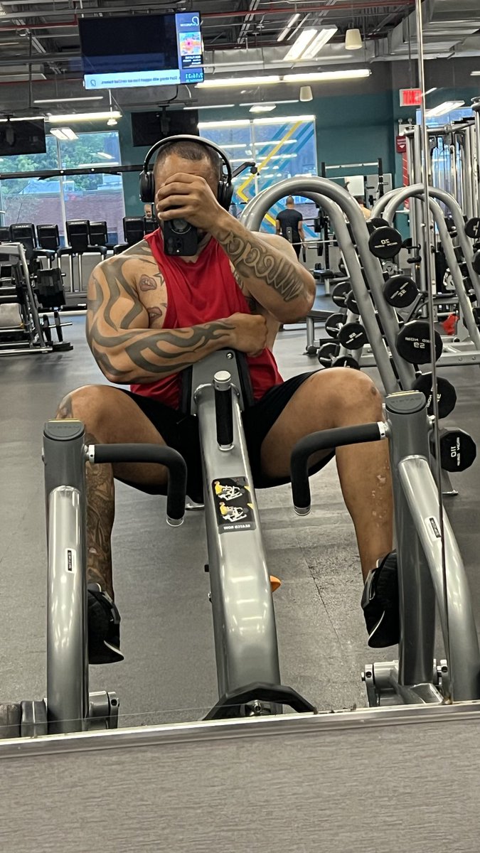 Villega2283's tweet photo. ⏰ 7:00 🕖 AM — TODO POR HOY 🔥

Desde las 3:00 🕒 AM hasta las 7:00 🕖 AM.
Espalda &amp; pecho en polea, trabajando con disciplina y llevándolo al límite. 💪🏽

Entrenamiento terminado. Otro día cumplido. Sin excusas. 🔥🏋🏽‍♂️ https://t.co/If4ur0yBl4