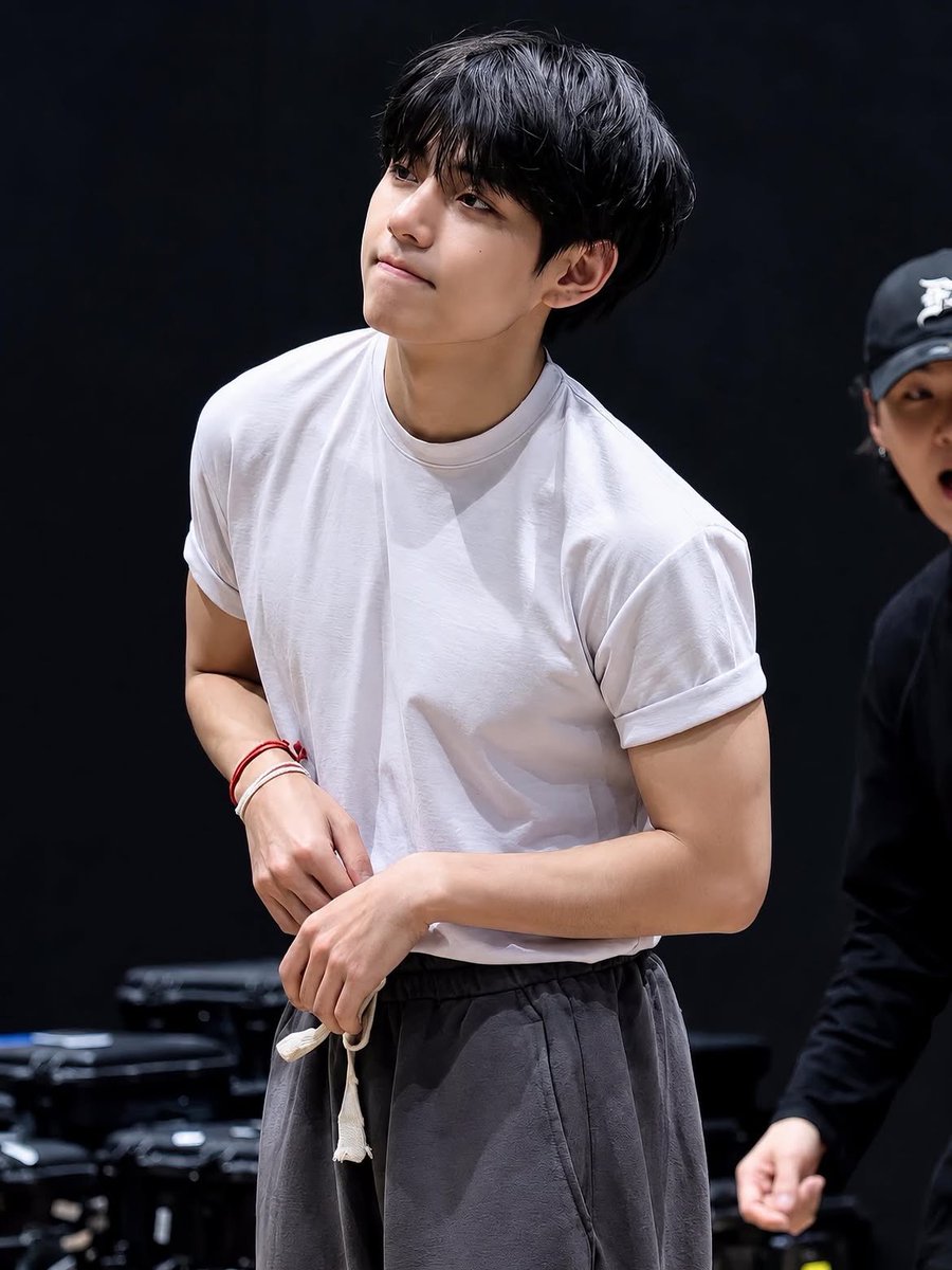 BTS___KTHV_95's tweet photo. Taehyung pictures https://t.co/94s9Zg36ph