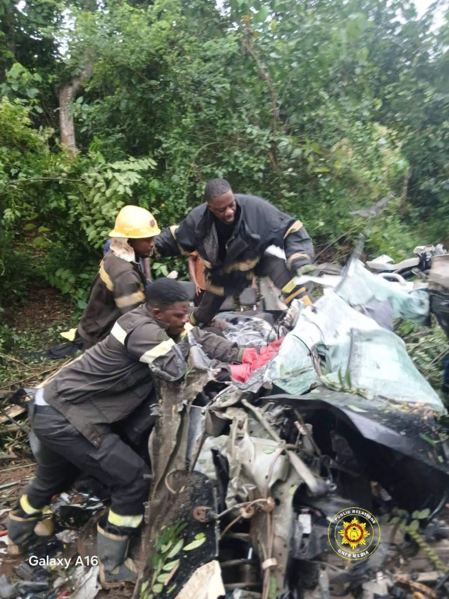 SIKAOFFICIAL1's tweet photo. Four persons, including three males and one female, have been reported dead in the aftermath of a tragic collision involving a Toyota Voxy and a MAN Diesel trailer at Anyinasin Junction along the Accra–Kumasi Highway this morning.

The crash left the Toyota Voxy, registered GR 9430-26, completely mangled, while the trailer, with registration GS 4064-26, sustained damage to its front section. One person who survived the crash is currently at the Kibi Government Hospital for medical attention.

[📸: Ghana National Fire Service]