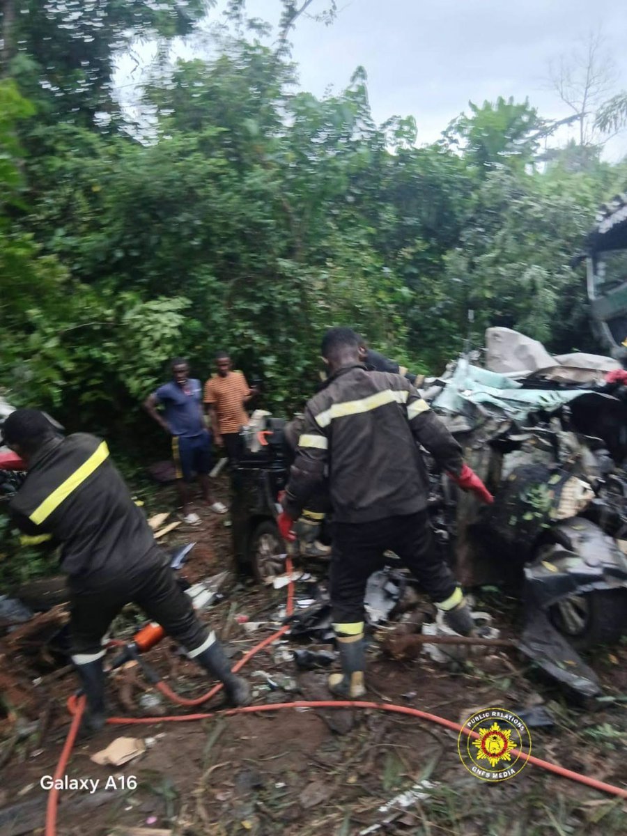 SIKAOFFICIAL1's tweet photo. Four persons, including three males and one female, have been reported dead in the aftermath of a tragic collision involving a Toyota Voxy and a MAN Diesel trailer at Anyinasin Junction along the Accra–Kumasi Highway this morning.

The crash left the Toyota Voxy, registered GR 9430-26, completely mangled, while the trailer, with registration GS 4064-26, sustained damage to its front section. One person who survived the crash is currently at the Kibi Government Hospital for medical attention.

[📸: Ghana National Fire Service]