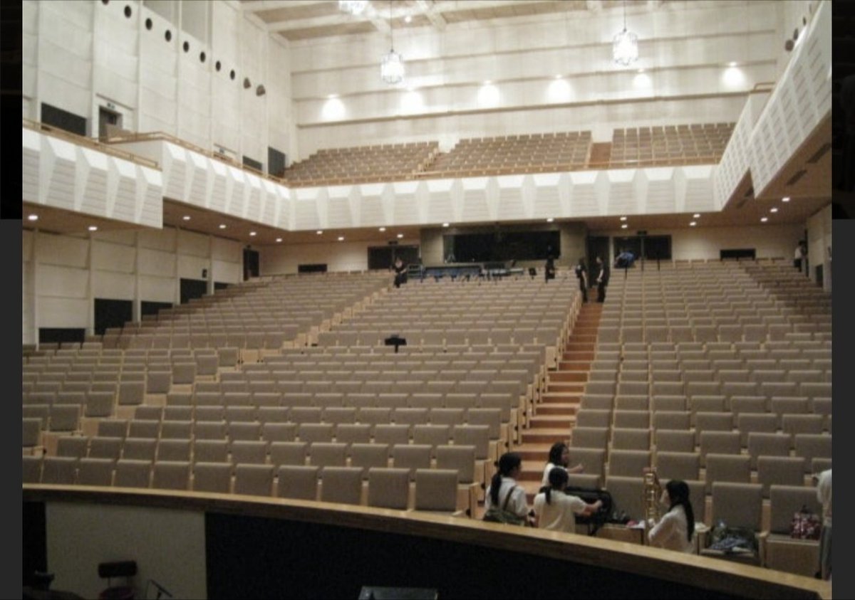 TOMBOPLUS's tweet photo. 溝の口駅からも近いみたいだし、
キャパ1100人と丁度良い大きさで更に見やすそうなホール！

16人でお願いします🙇‍♂️ https://t.co/AZDOweGpYy