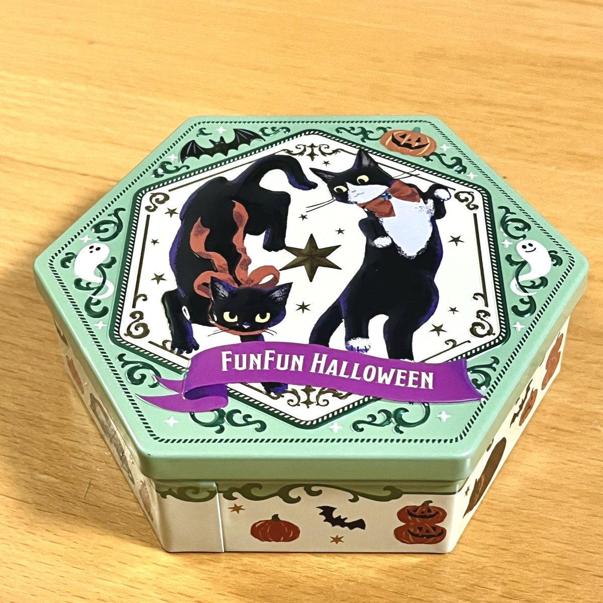 1gaya2's tweet photo. 今年のカルディのハロウィン猫ちゃんでイチオシ。実物のぷっくり感をぜひ見てほしい https://t.co/gUAs2DI9AI