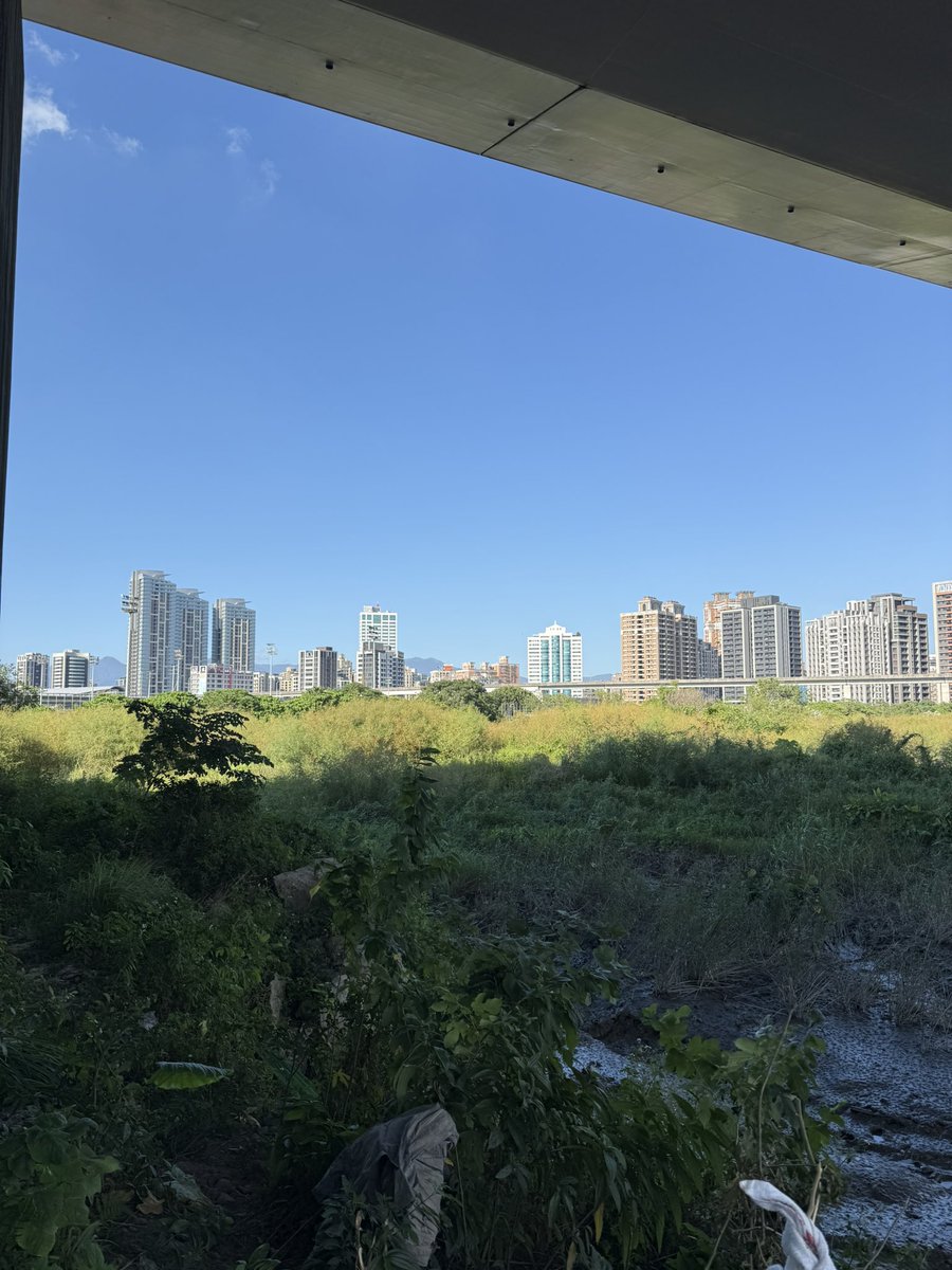badboybbk1069's tweet photo. 最近野外是不是都沒有好看的菜🥹
以前現場大概有20%都可以吃
跟好看的玩在一起變多人真的有夠爽
現在只剩不到5%吃得下
但在玩的時候被老胖醜干擾真的很煩==

還是地區不同菜色也不一樣？
有推薦的點嗎？ https://t.co/zmwm4ANRnQ