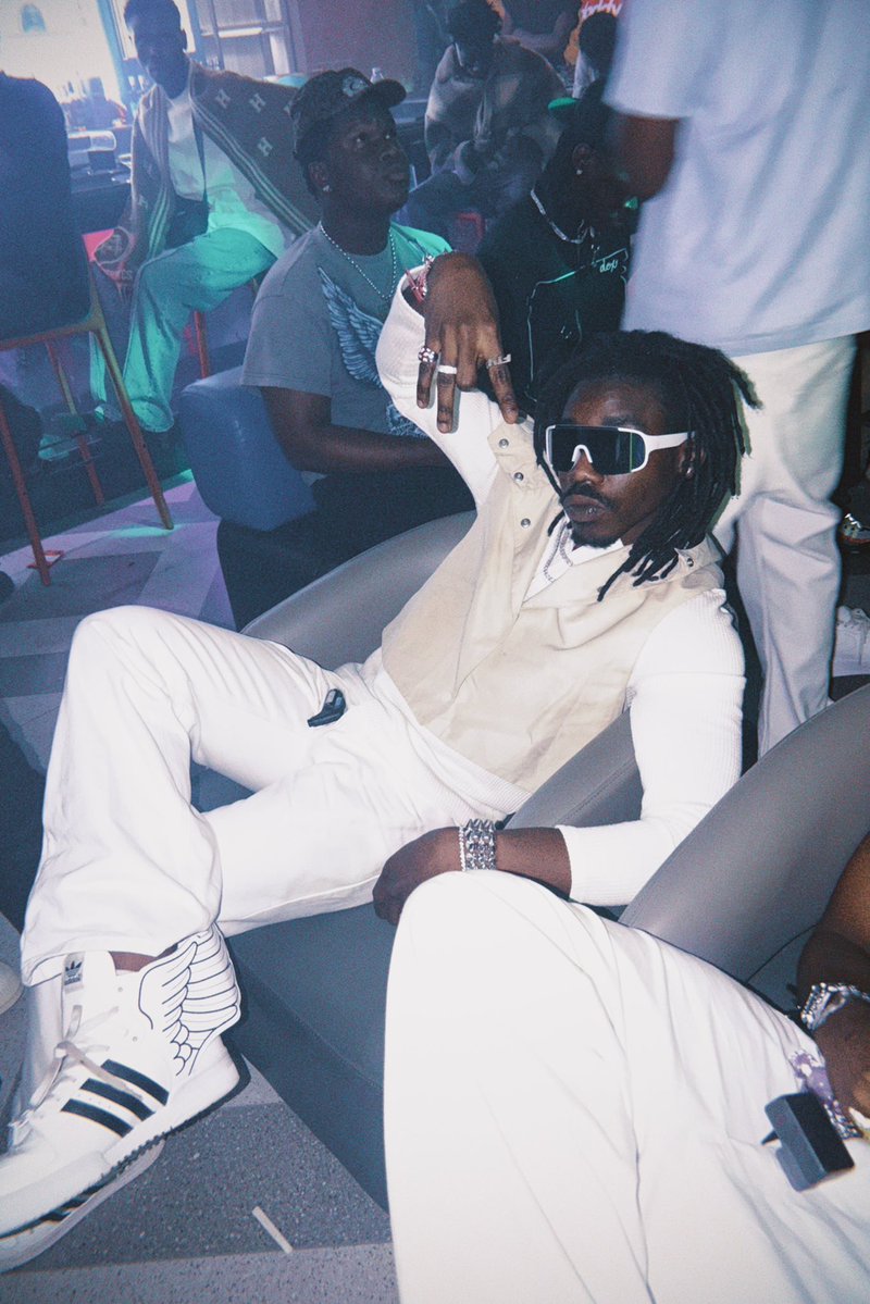 SSSoundgawd's tweet photo. The Flyest in any setting. https://t.co/q0JOV4IEOn