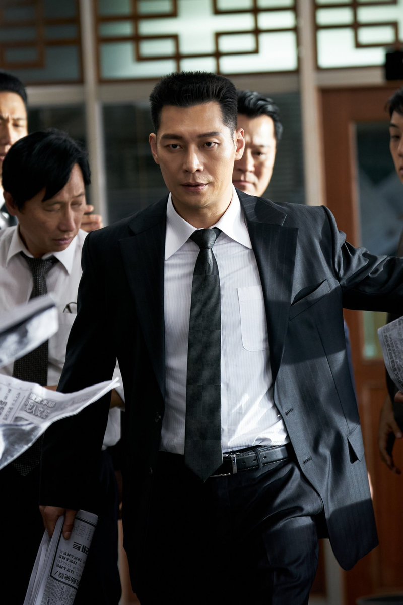cctv_duck8_'s tweet photo. 같은 중정인데 스타일 다른 거 진짜 욱기네

김상필이는 샴푸가 뭐임 걍 아침마다 오이비누로 얼굴이랑 해병대컷 깍두기 머리털 벅벅 빨 거 같은데
유태용씨는 쉐이빙폼 거품 내고 면도날 세워서 싹싹 면도한 뒤에 독한 미제 스킨 착착 바르고 뽀마드로 머리 넘길 거 같음 https://t.co/dq1iaqYVhk