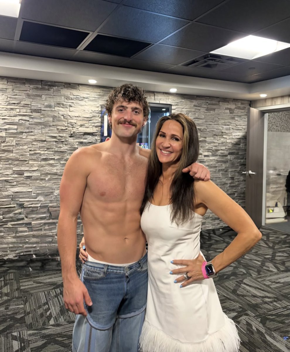 poptime's tweet photo. Benson Boone com fãs recentemente 👁️ https://t.co/P1JraazKV1