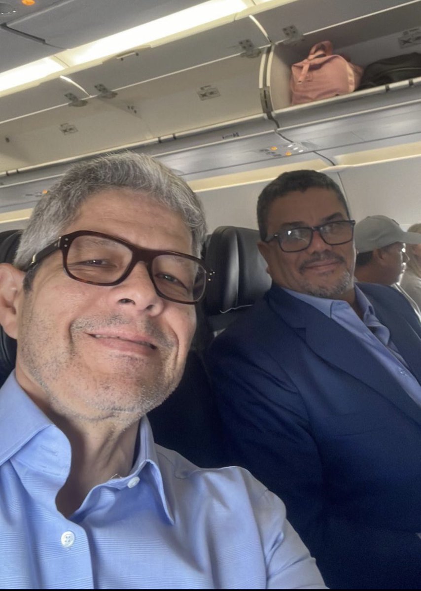FueraDeActa's tweet photo. @Caligula3012 @Dinorahfiguera Está abogadita de medio pelo es la representante jurídica de @erguachar069 quienes fueron a convalidar al TSJ el fraude electoral y cobraron sumas millonarias junto al ladrón y co fundador del partido CONDE, Alí Lenin Aguilera Marciales https://t.co/4fCbbQynBM