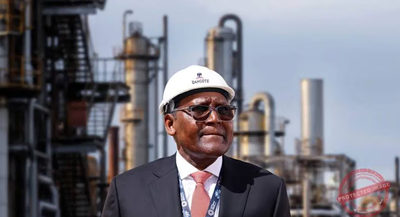 BusInsiderSSA's tweet photo. Three major projects backed by Dangote, Turkish investors, and East African governments aim to invest over $40 billion to reshape trade along the Indian Ocean coast.

A $17 billion refinery in Lamu, Kenya, spearheaded by Aliko Dangote, plans to process 700,000 barrels of crude oil daily for regional distribution.

Somalia and Turkish investors are developing a $4 billion port, special economic zone, and industrial hub near Warsheekh.

Tanzania and Uganda are collaborating on a $20 billion-plus energy hub at Tanga, including a refinery, pipelines, storage, and a marine terminal to serve East and Central Africa.