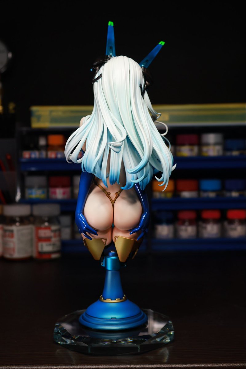 xIgoE7EpMx16852's tweet photo. 初めてのガレージキット
やっと完成🥺✨
原型French doll様  「 BUNNY」

ホビージャパン「フィギュア原型師列伝」見て、この子の原型に衝撃を受けてガレキを触りました。レジンの洗い方も謎なスタートでしたが彩色見本の可愛さとは程遠いけど自分なりに納得。
謎の達成感。ガレキめちゃ楽しいですね https://t.co/qIaSWbnngx