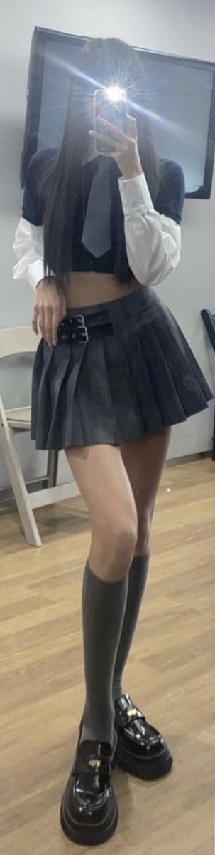 jungeunfile's tweet photo. this genre of jungeun mirror selcas https://t.co/qSOIVwcdIE