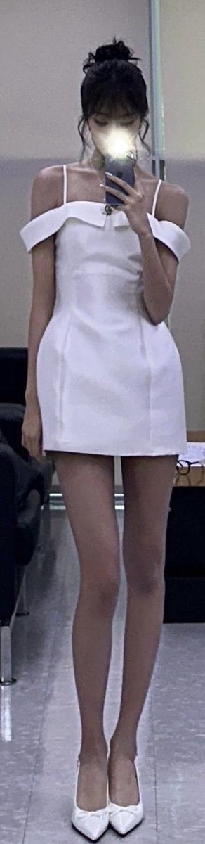 jungeunfile's tweet photo. this genre of jungeun mirror selcas https://t.co/qSOIVwcdIE