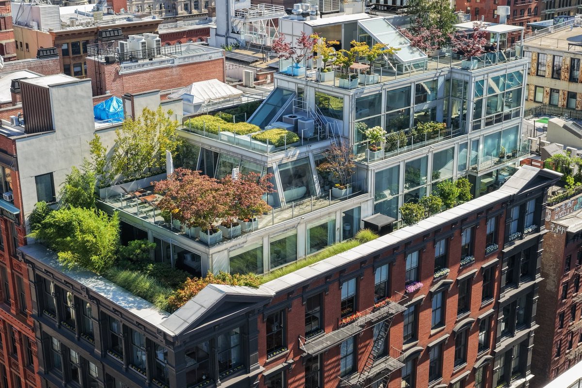 lauhaim's tweet photo. P1. Appartement a vendre : 
Le footballeur Thierry Henry met en vente son penthouse new-yorkais pour 25 millions de dollars, selon le Wall Street Journal. Henry avait acquis ce penthouse de trois étages pour 14,85 millions de dollars en 2010, lors de sa signature avec les New York Red Bulls. 565 mètres carrés, avec 316 mètres carrés de terrasses...