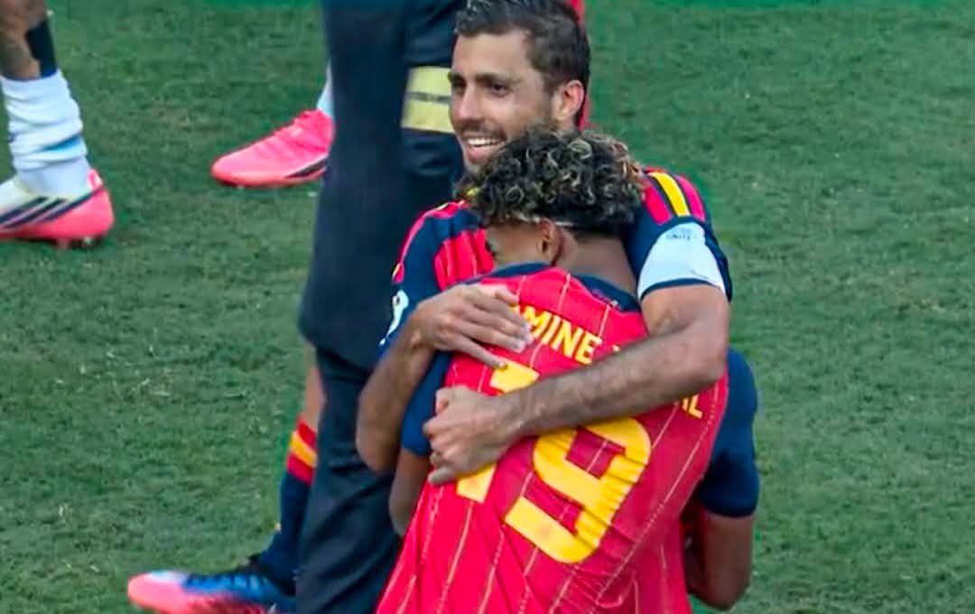 rodrihive's tweet photo. rodrigo is a father of four https://t.co/jxjxw8iYOj